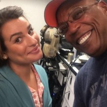 Lea Michele sul set di Sons of Anarchy imsieme al regista Paris Barclay. L'attrice apparirà nel sesto espiodio della settima stagione in veste di guest star