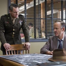 Manhattan: Mark Moses e John Benjamin Hickey nel pilot della serie