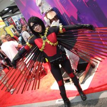 Comic-Con 2014: una cosplayer pronta a spiccare il volo