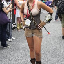 Comic-Con 2014: una cosplayer tra la folla della Convention