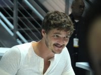 The Mandalorian 3, Pedro Pascal imbarazzato dall'attenzione delle fan: 'Concentratevi su Harry Styles'