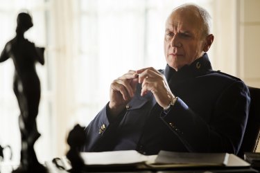 Dominion: Alan Dale nell'episodio Black Eyes Blue