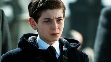 Gotham: un primo piano di David Mazouz con le lacrime agli occhi