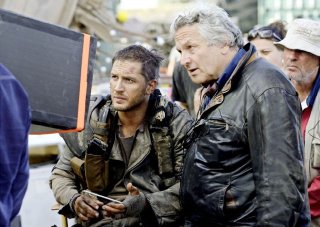 Mad Max: Fury Road - Tom Hardy riguarda i giornalieri con George Miller