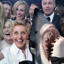 Sharknado 2: The Second One - Un simpatico fotomontaggio che rimaneggia il celebre selfie degli Oscar