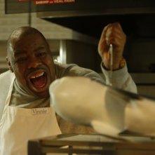 Sharknado 2: Biz Markie in una scena 