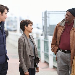 Extant: Louis Gossett Jr. e il cast nell'episodio Shelter