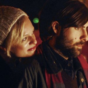 Listen Up Philip: Jason Schwartzman con Elisabeth Moss in una scena del film