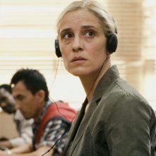 A Blast: Aggeliki Papoulia è Maria in una scena del film