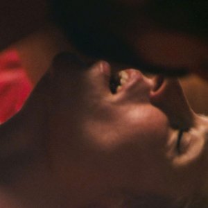 A Blast: Aggeliki Papoulia in una bollente scena del film