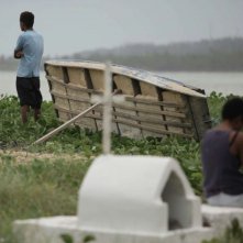 Ventos de agosto: Dandara De Morais con Geovà Manoel dos Santos sono Shirley e Jeison in una scena del film