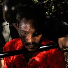 Horse Money: Tito Furtado in una violenta scena del film