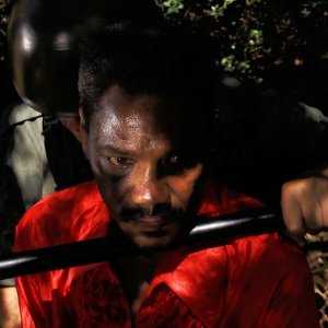 Horse Money: Tito Furtado in una violenta scena del film