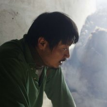 Alive: Park Jung-bum, regista e interprete del film, in una scena