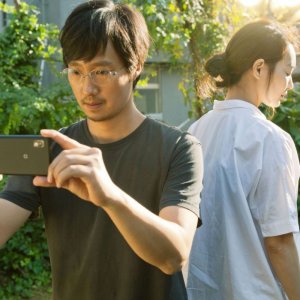 Gyeongju: Park Hae-il e Shin Min-a in una scena