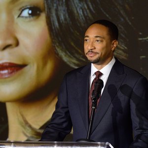 The Divide: Damon Gupton in una scena