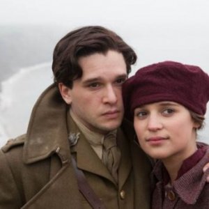 Testament Of Youth: Kit Harington e Alicia Vikander nella prima immagine dal film