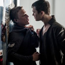 Dominion: Tom Wisdom e Chris Egan nell'episodio Ouroboros