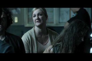 Clip 'Dove è il suo collarino, padre?' - Liberaci dal male