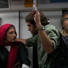 shahrokh foroutanian, Babak Hamidian e Negar Javaherian in una scena di Tales