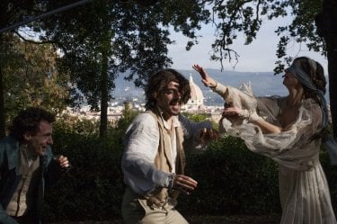 Il giovane favoloso: Michele Riondino con Elio Germano in una scena del film