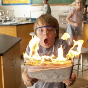 Alexander and the Terrible, Horrible, No Good, Very Bad Day: Ed Oxenbould in una scena infuocata