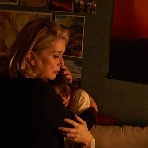 Tre cuori: Catherine Deneuve con Charlotte Gainsbourg in una scena del film