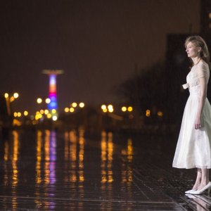 Hungry Hearts: Alba Rohrwacheruna è Mina in una scena del film