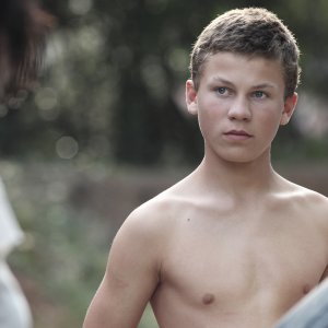 Romain Paul nei panni di Victor in The last hammer blow