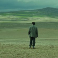 Sivas: la solitudine della brughiera dell'Anatolia in una scena del film