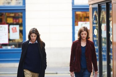 Tre cuori: Charlotte Gainsbourg e Chiara Mastroianni in una scena del film