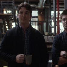 Quel momento imbarazzante: Miles Teller e Zac Efron in una scena