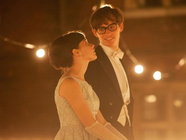 Theory of Everything: Eddie Redmayne e Felicity Jones in una suggestiva immagine