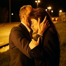 Tre cuori: Benoît Poelvoorde in una tenera scena con Charlotte Gainsbourg