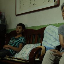 Red Amnesia: Zhong Lü con Hao Qin in un momento del film