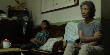 Red Amnesia: Zhong Lü con Hao Qin in un momento del film