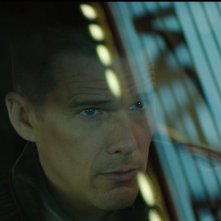 Good Kill: un primo piano di Ethan Hawke in auto