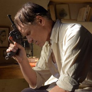 Viggo Mortensen in un drammatico momento di Loin des hommes