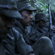 Fires on the Plain: Shinya Tsukamoto, regista e interprete del film, in una scena