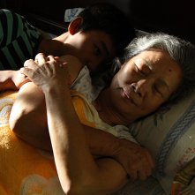 Zhong Lü con Hao Qin in una tenera scena di Red Amnesia