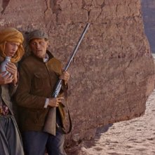 Loin des hommes: Viggo Mortensen con Reda Kateb in una scena del film