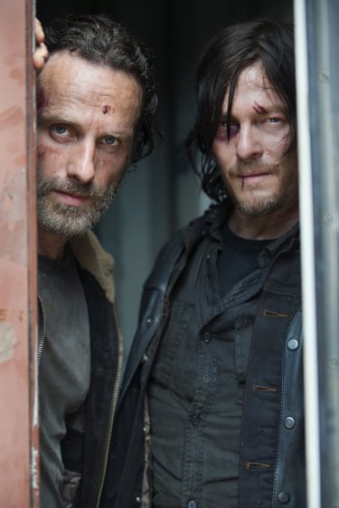 The Walking Dead: Norman Reedus e Andrew Lincoln nella premiere della stagione 5