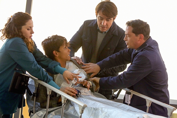 Extant: Halle Berry con Goran Visnjic nell'episodio What on Earth Is Wrong?