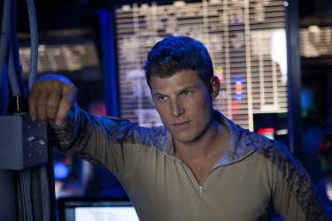 The Last Ship: Travis Van Winkle nell'episodio SOS