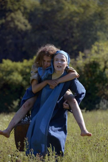 Mary’s Story: Isabelle Carré insieme ad Ariana Rivoire in una scena del film