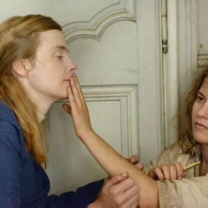 Mary’s Story: Isabelle Carré in una bella immagine del fil con Ariana Rivoire