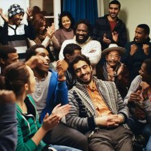 Schweizer Helden: Newroz Baz e Komi Mizrajim Togbonou in un'allegra scena del film