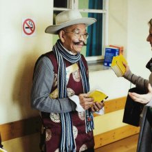 Schweizer Helden: Esther Gemsch in una scena del film con Tsering Bokong e Uygar Tamer 