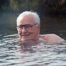 Earl Lynn Nelson abbracciato dalle calde acque islandesi in Land Ho!