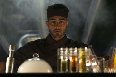 Manish Dayal protagonista della commedia culinaria Amore, Cucina e... Curry